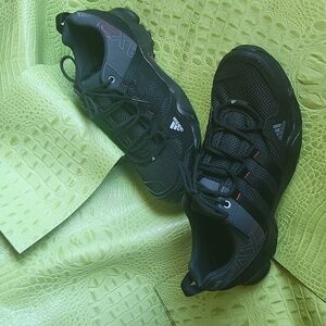 Adidas mens black Traxion shoes